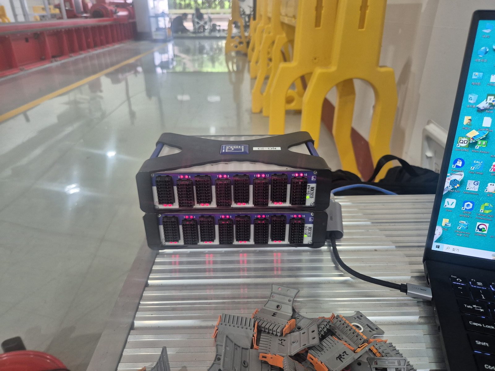 적층된 HBM QuantumX MX1615/1815 16채널 DAQ 모듈 2대